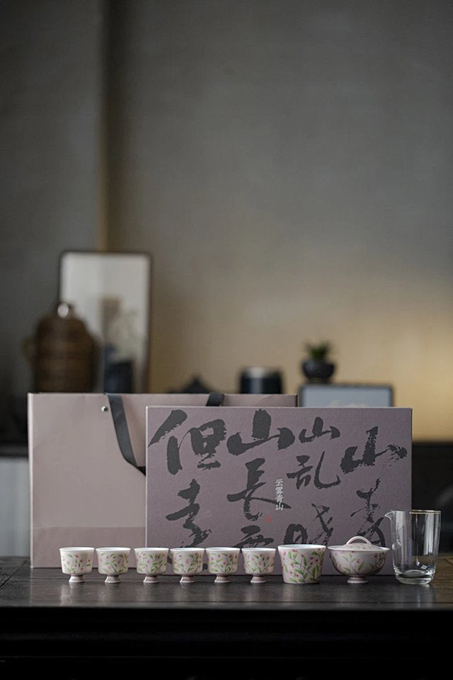 Covered bowl, hand-painted flower and grass pottery Gaiwan Set 120ml