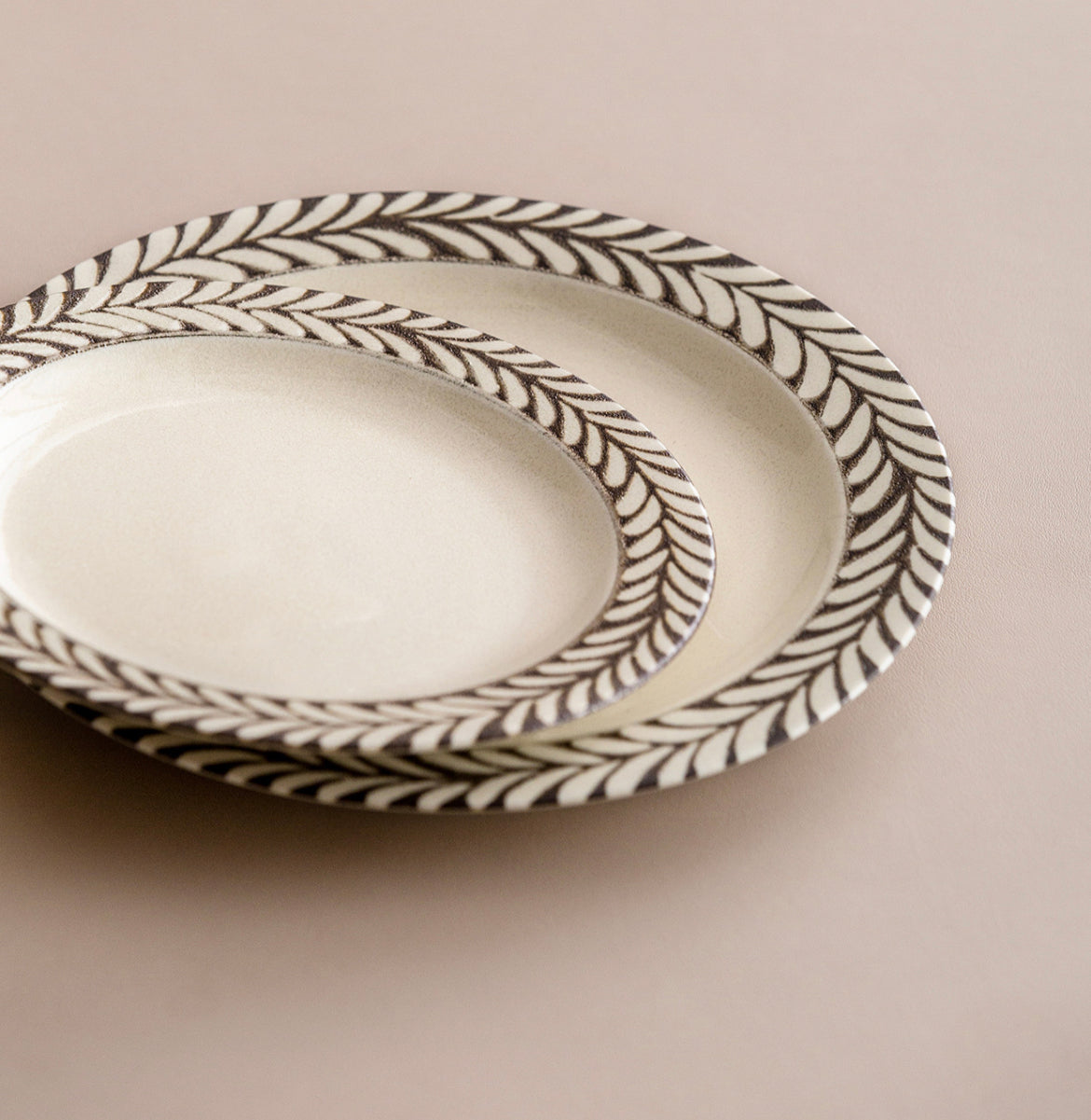 Japanese imported ceramic rosemary plate Japanese tableware 24*2.3cm