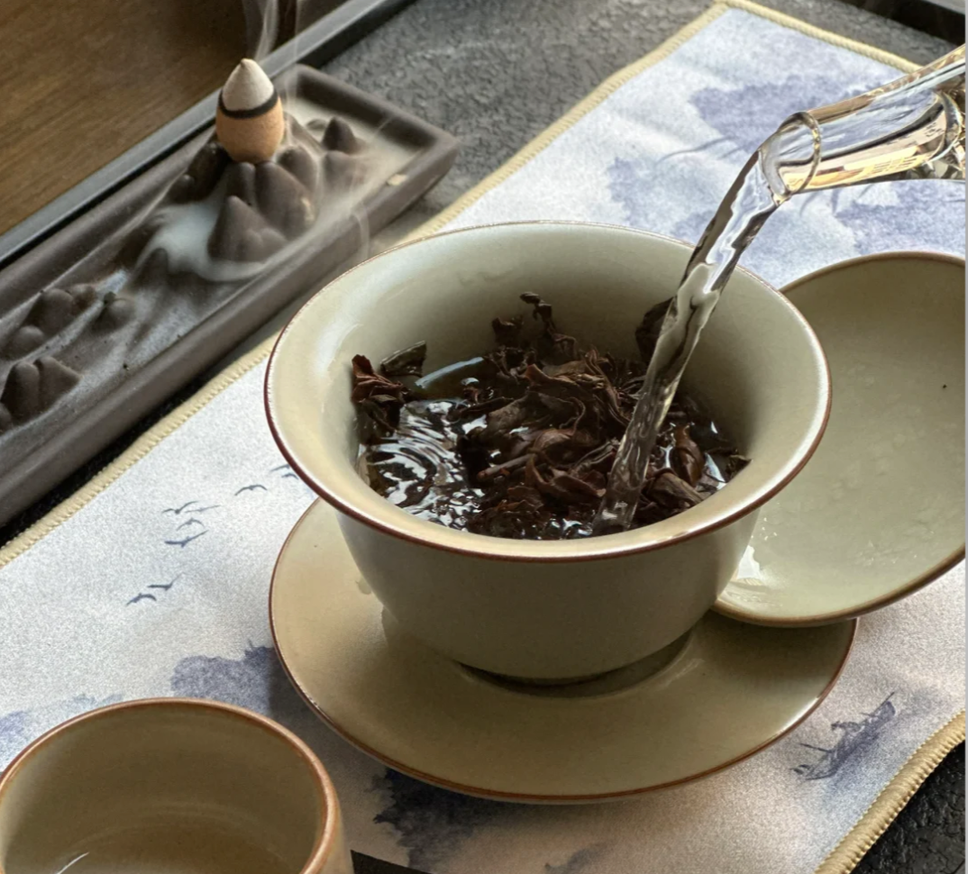 Unlock the Secrets of Lapsang Souchong: A Smoky Tea Journey