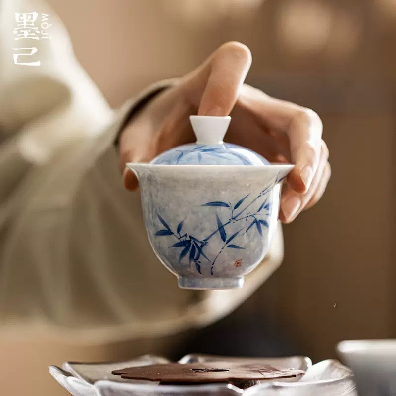 Blue ink hand-painted lid bowl kung fu tea set blue bamboo
Ceramic tea bowl