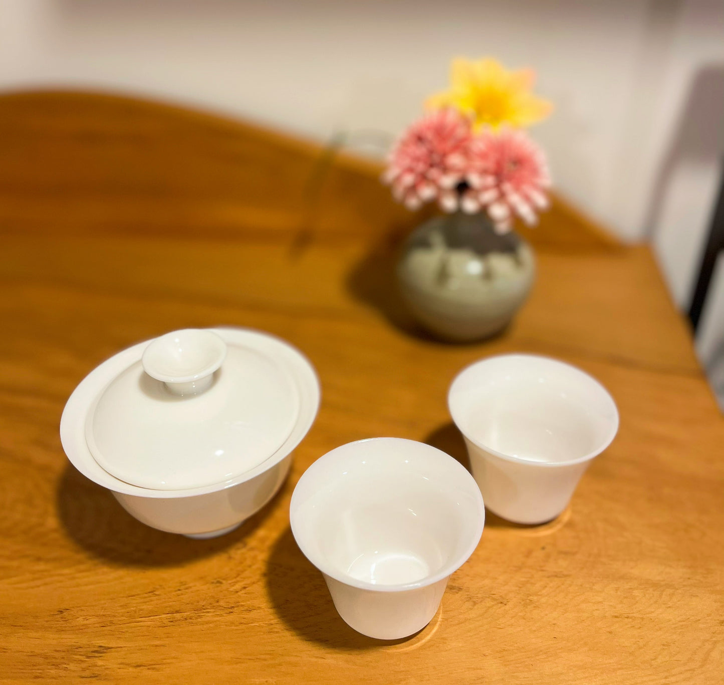 White Gaiwan With 2 Tea Cups Beginner Friendly 130ml，Dia9.5cm*H8cm