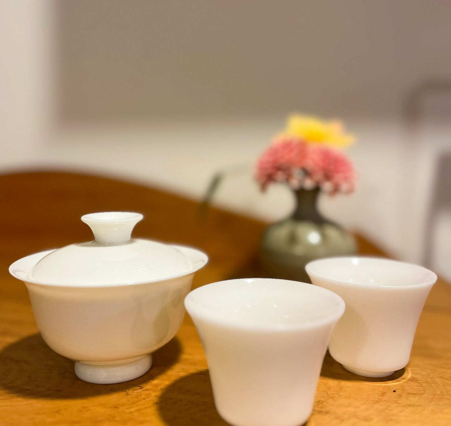 White Gaiwan With 2 Tea Cups Beginner Friendly 130ml，Dia9.5cm*H8cm