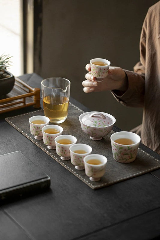 Covered bowl, hand-painted flower and grass pottery Gaiwan Set 120ml